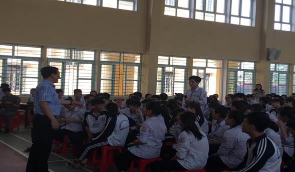 Description: Trong hình ảnh có thể có: 1 người, đám đông
