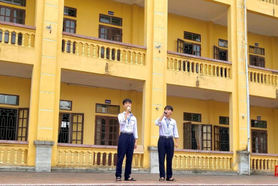Chủ đề ” Thanh niên với truyền thống hiếu học ” và ” Học tập và làm theo lời bác”
