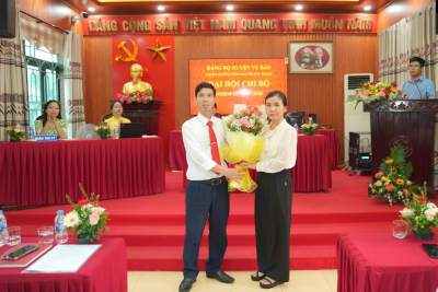 ĐẠI HỘI CHI BỘ TRƯỜNG THPT NGUYỄN ĐỨC THUẬN NHIỆM KỲ 2025-2030 PHÁT HUY TINH THẦN ĐOÀN KẾT, SÁNG TẠO